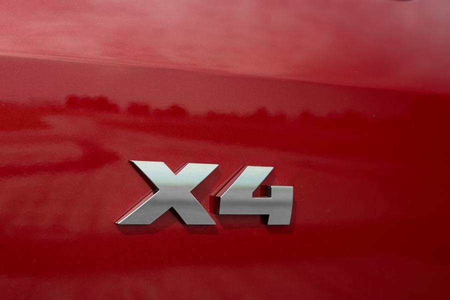 Логотип BMW X4 M40d (G02) 2018 года  (WW) (фото 161 из 213)